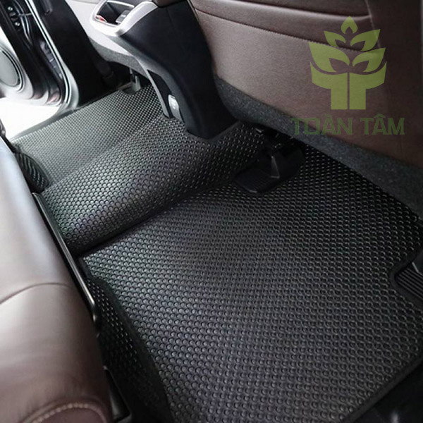 Có nhiều nguyên nhân làm bẩn thảm lót sàn ô tô